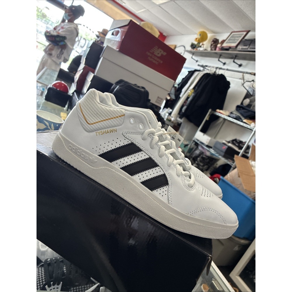 adidas Tyshawn Cloud White Core Black Gold Men Skate Boarding Shoes IF4625 10.5